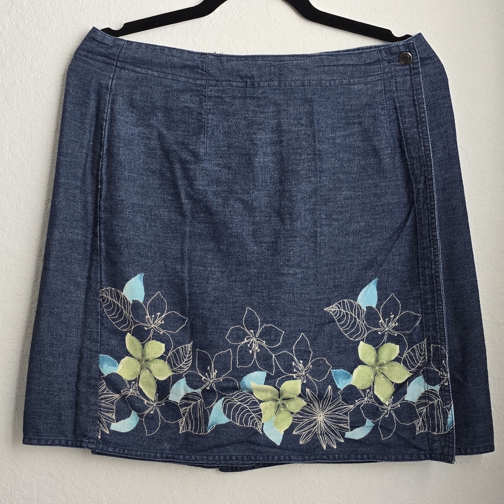 Villager Sport Women's Blue Shorts